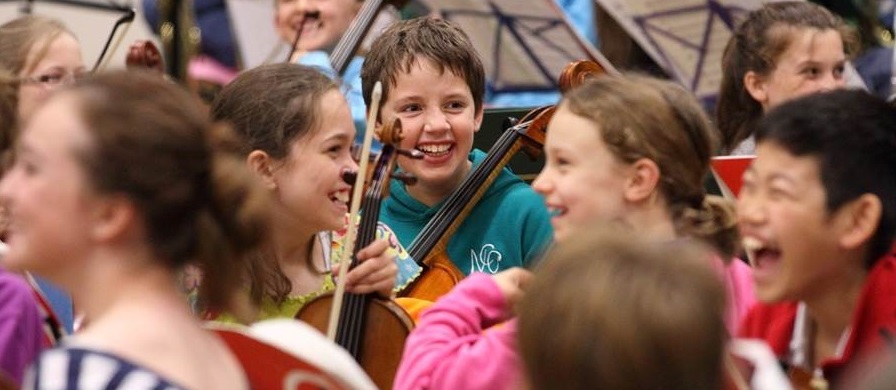 استعداد یابی و آموزش کودکان 3تا 8 سال برای ارکستر داخلی و خارجی  همه روزه در آموزشگاه موسیقی اردیبهشت